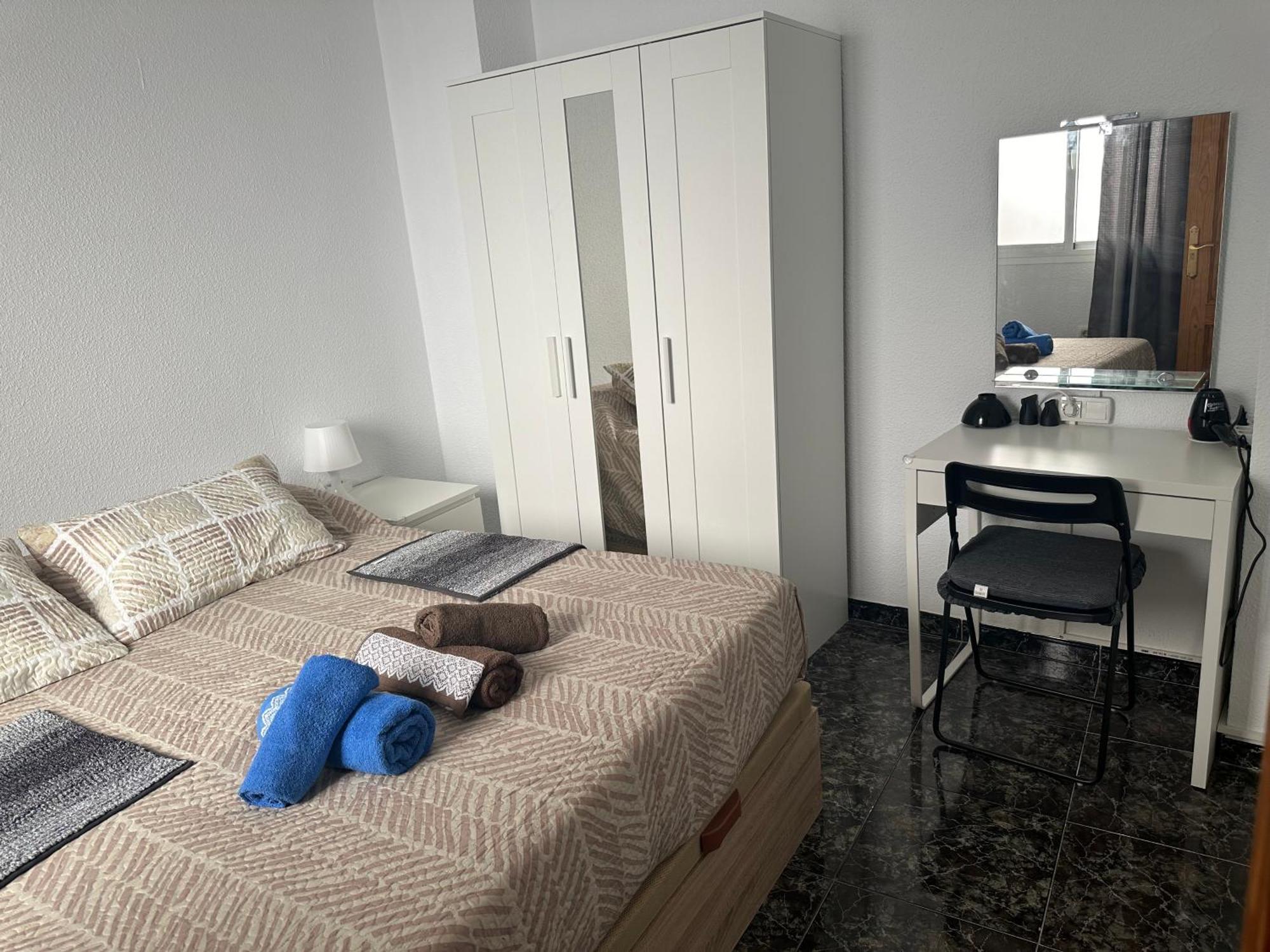 Almeria Centro Habitacion Privada En Apartamento Compartido Exteriör bild