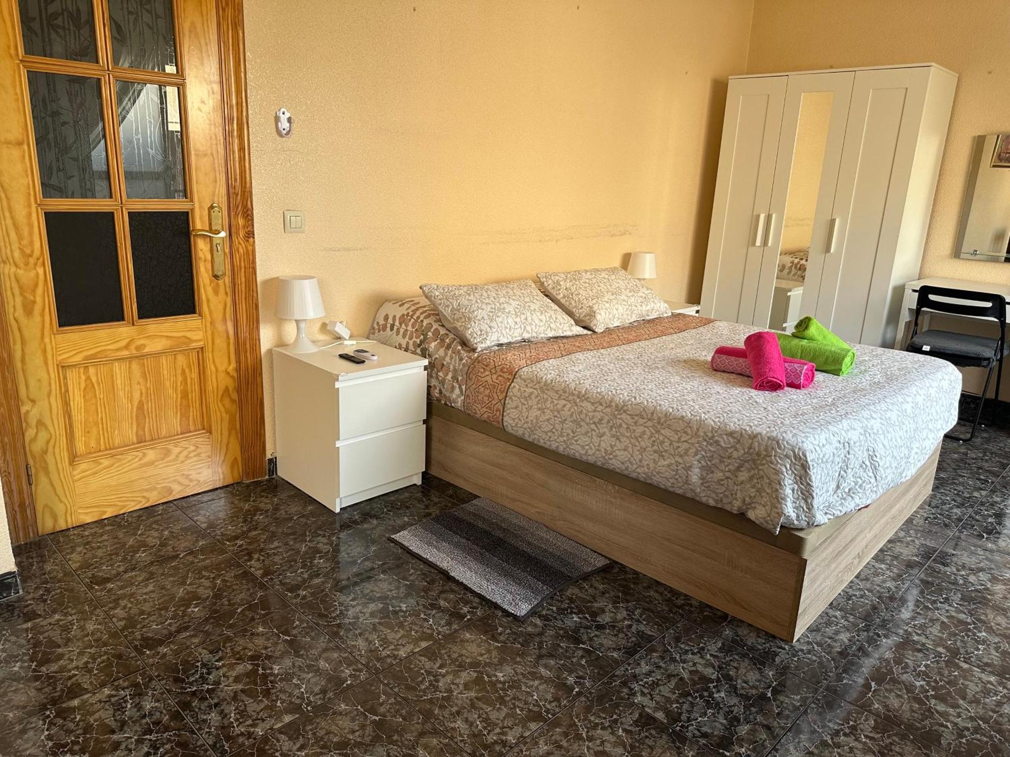 Almeria Centro Habitacion Privada En Apartamento Compartido Exteriör bild