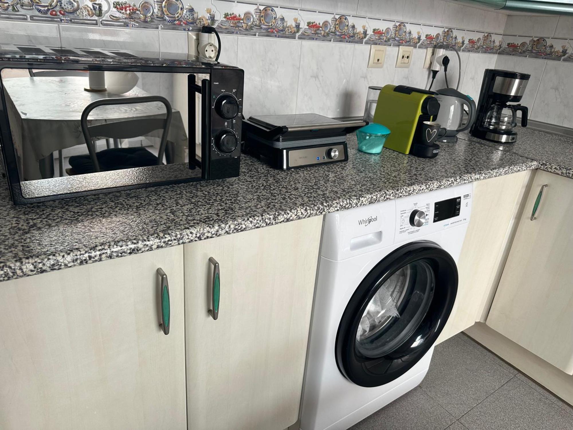 Almeria Centro Habitacion Privada En Apartamento Compartido Exteriör bild