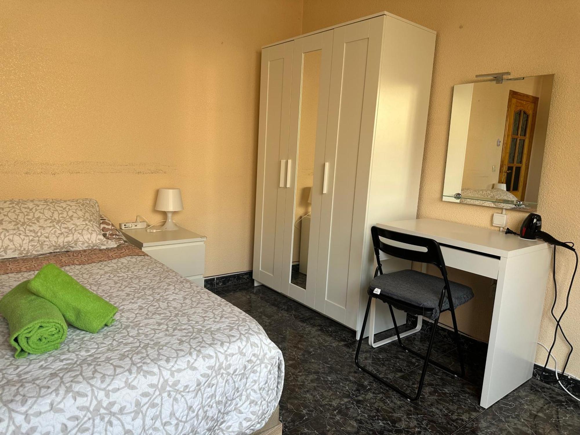 Almeria Centro Habitacion Privada En Apartamento Compartido Exteriör bild