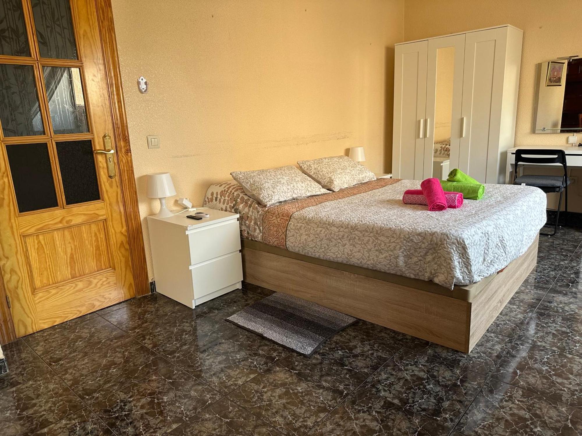 Almeria Centro Habitacion Privada En Apartamento Compartido Exteriör bild