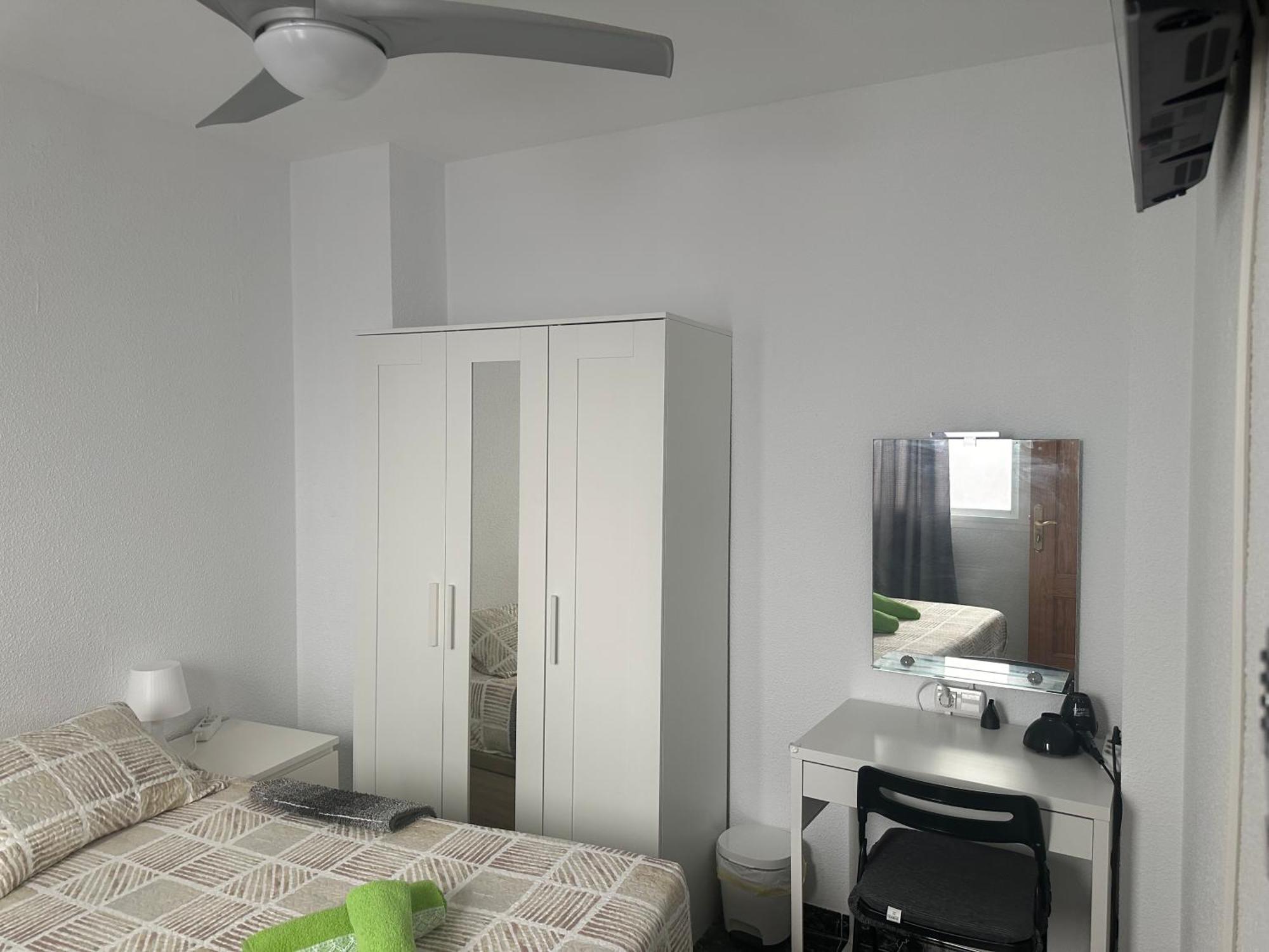 Almeria Centro Habitacion Privada En Apartamento Compartido Exteriör bild