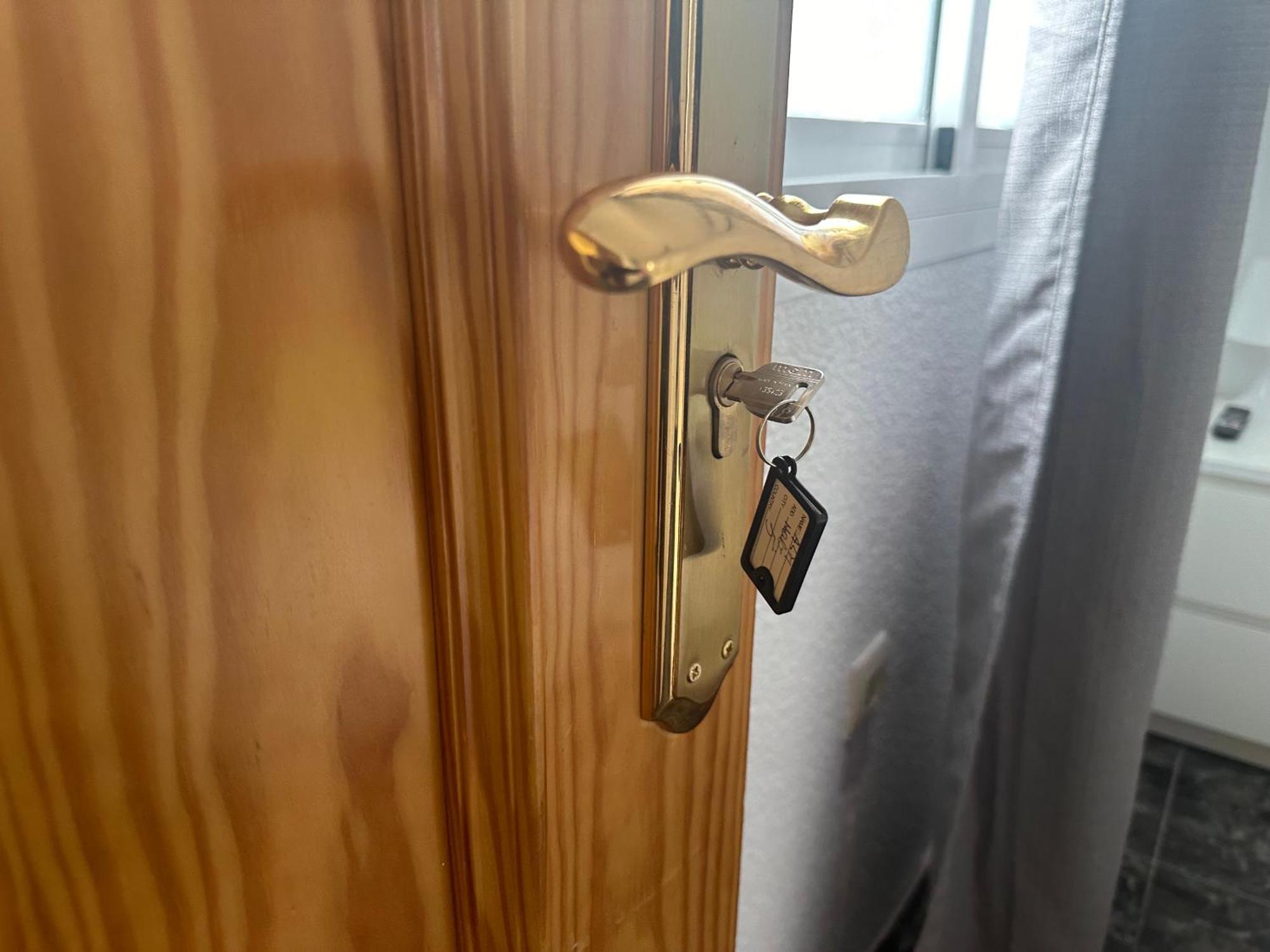 Almeria Centro Habitacion Privada En Apartamento Compartido Exteriör bild