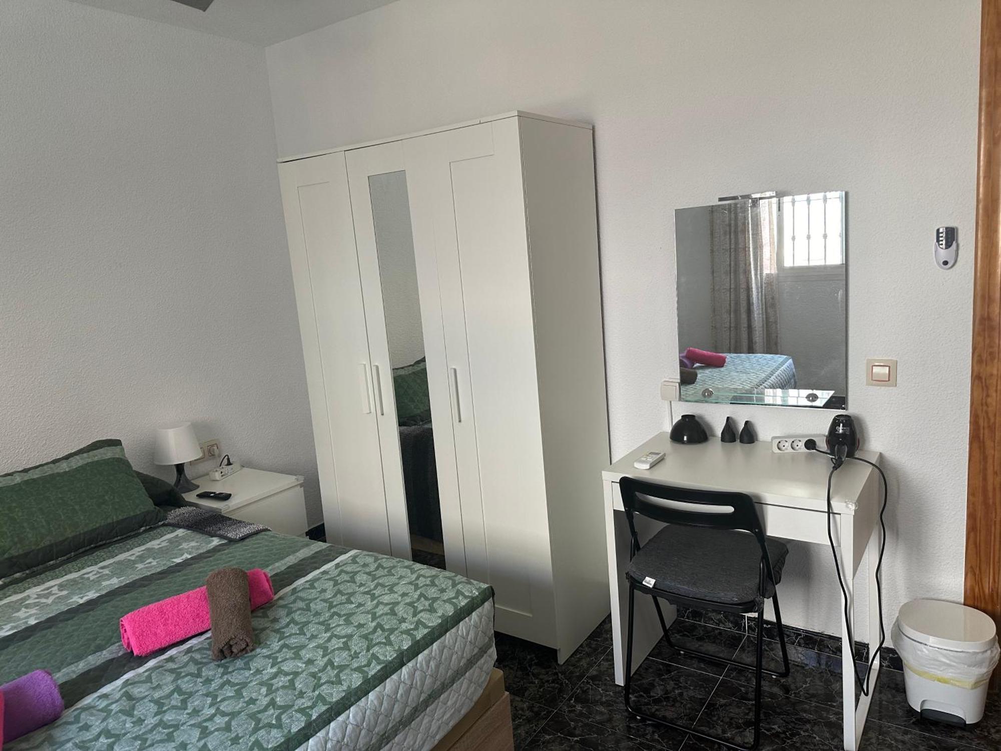 Almeria Centro Habitacion Privada En Apartamento Compartido Exteriör bild