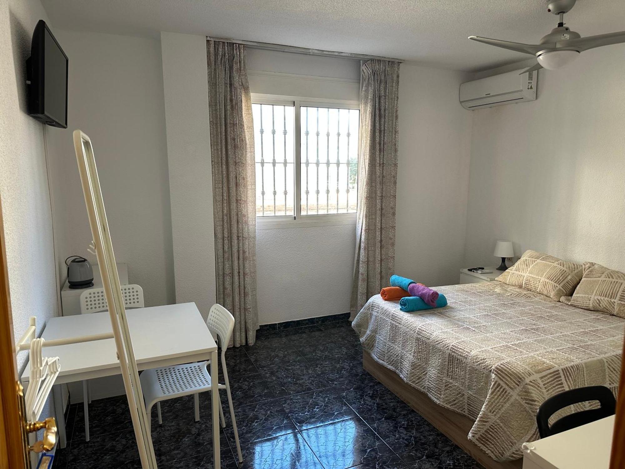 Almeria Centro Habitacion Privada En Apartamento Compartido Exteriör bild