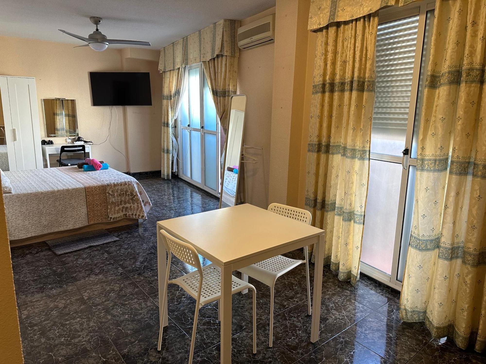 Almeria Centro Habitacion Privada En Apartamento Compartido Exteriör bild