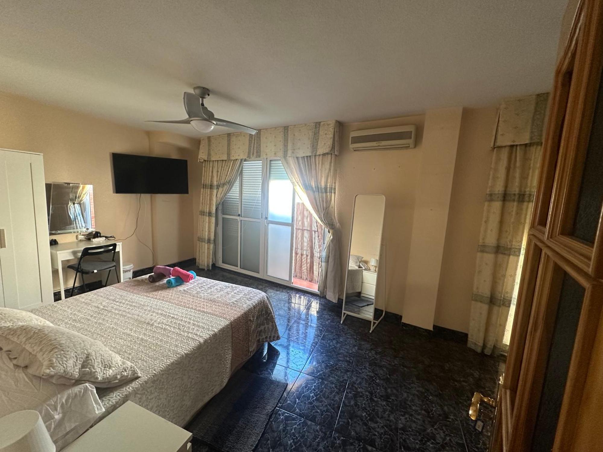 Almeria Centro Habitacion Privada En Apartamento Compartido Exteriör bild