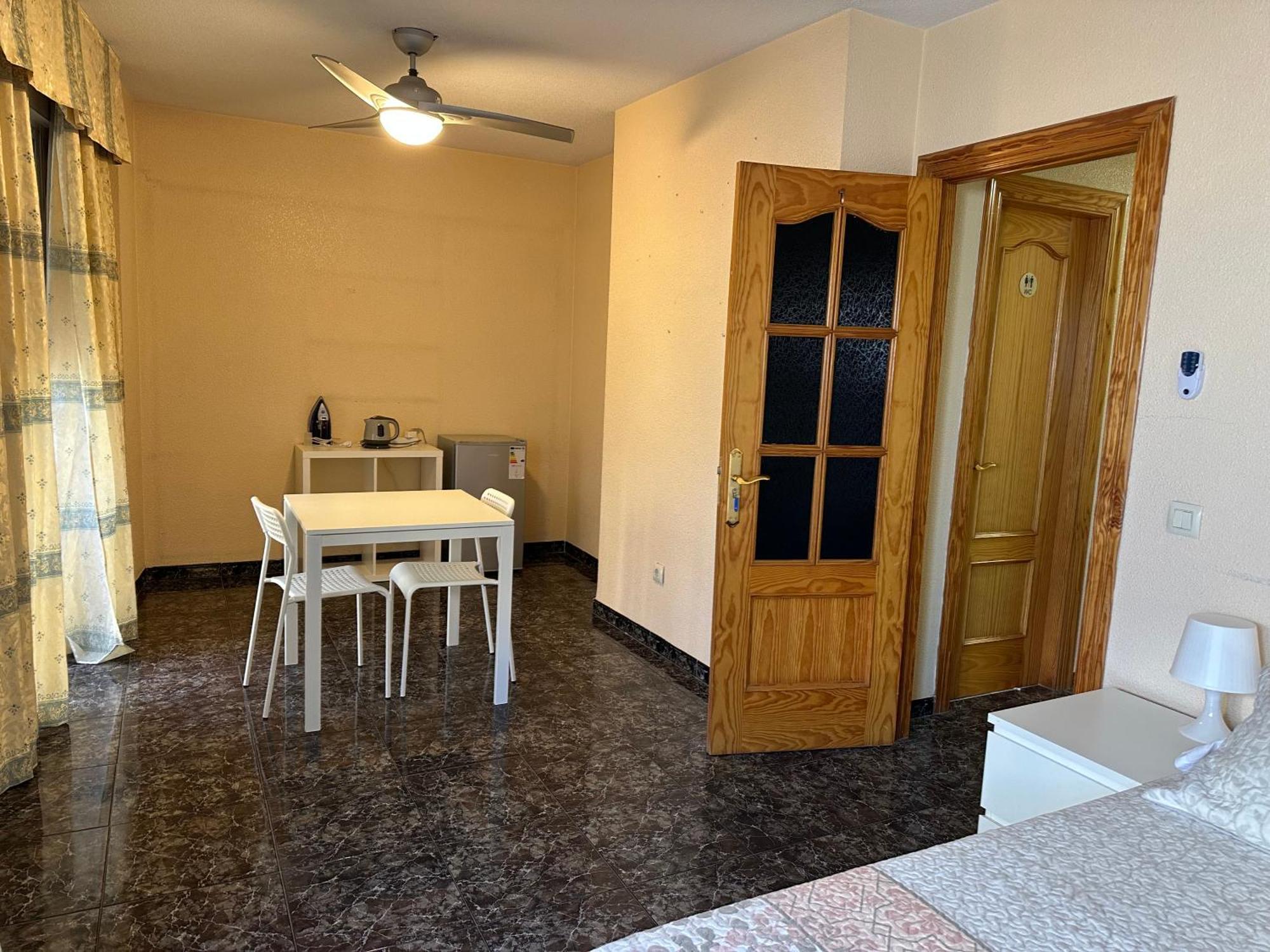 Almeria Centro Habitacion Privada En Apartamento Compartido Exteriör bild