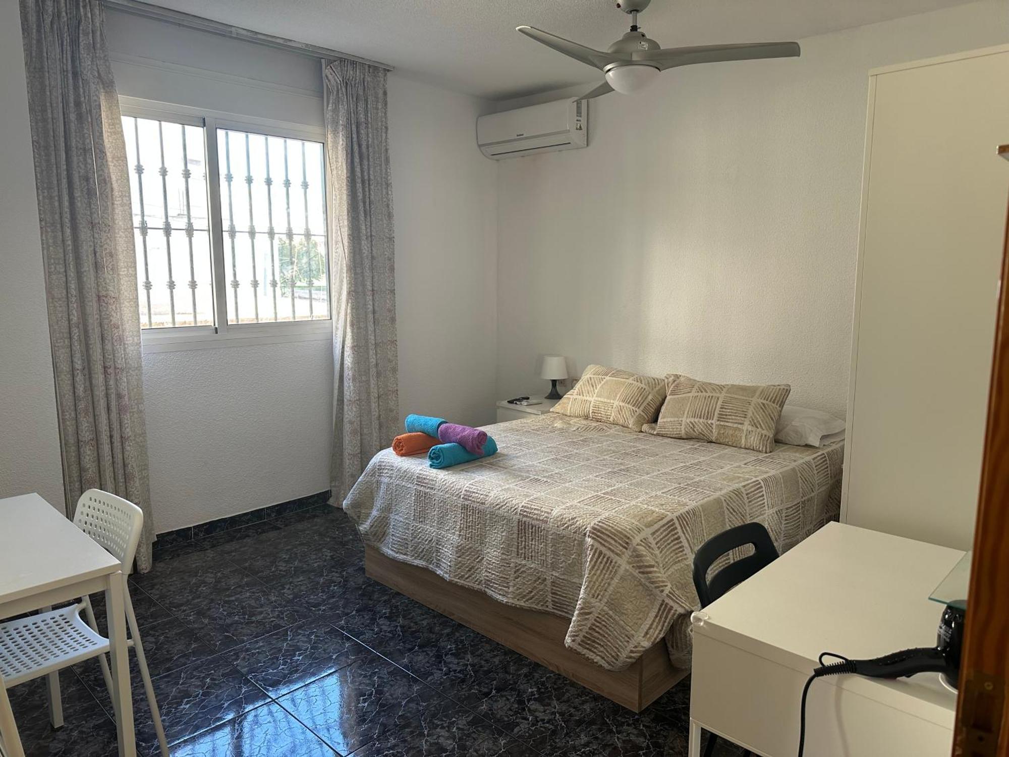 Almeria Centro Habitacion Privada En Apartamento Compartido Exteriör bild